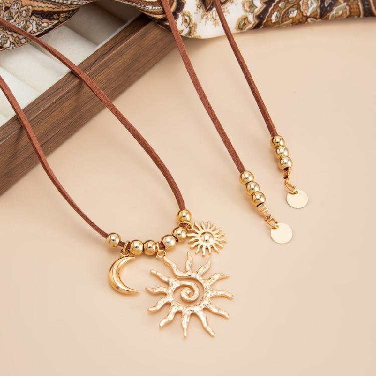 Delicate Cut Sun Charm Necklace With Metallic Finish Eye Catching Clavicle Chain Suitable For Various Occasions