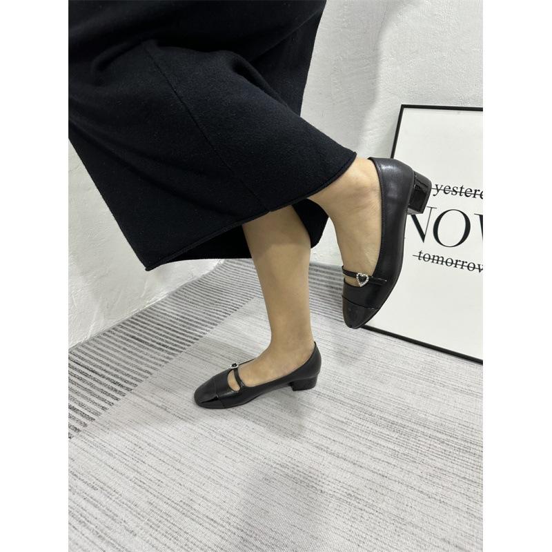2025 spring and autumn new Xiaoxiangfeng round head retro French single shoes shallow mouth rhinestone buckle medium thick heel Mary Jane