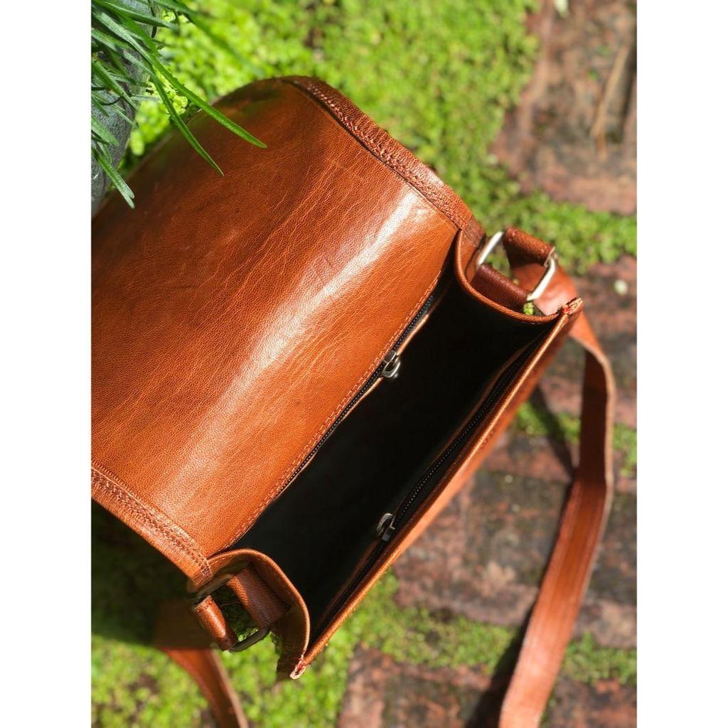 Small Leather Saddle Bag, Plain Front Leather Saddle Bag, Traditional Saddle Bag, Retro Brown Leather Purse, Fairtrade Leather Bag, EDC