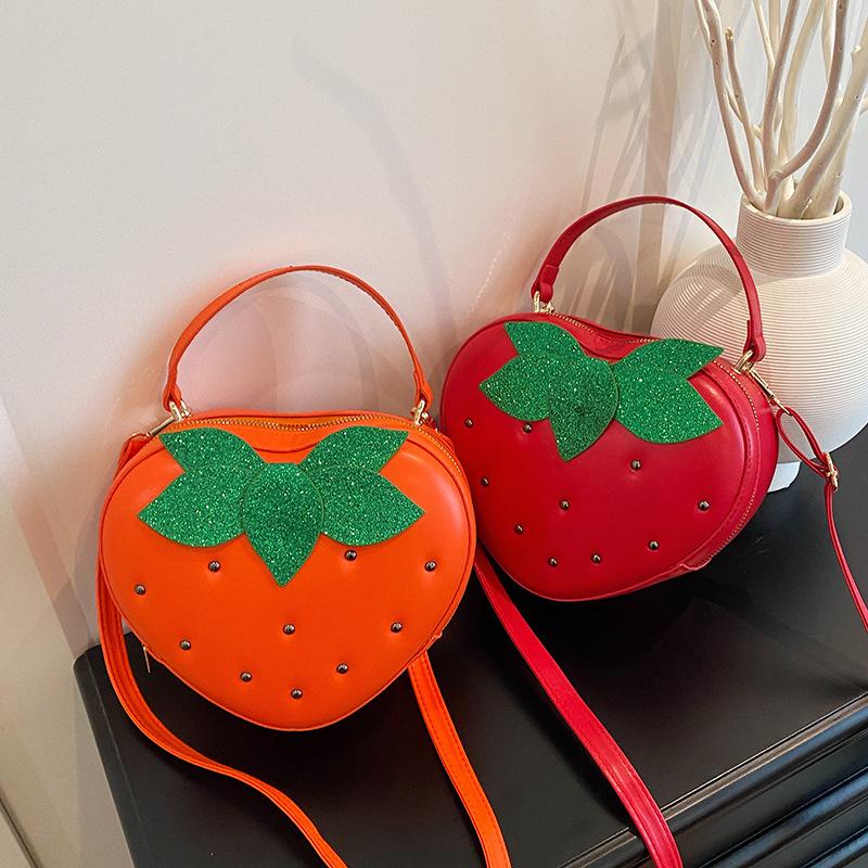 Taschen niedliche Erdbeer-Tasche Sommer 2025 neu Mori süßes Mädchen ausländischer Stil vielseitig tragbare Umhängetasche Frucht-Tasche