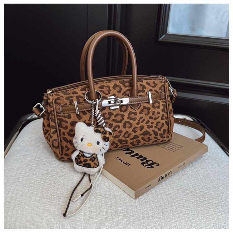 

Leopard print bag women s large-capacity new autumn and winter versatile matte retro messenger bag commuter platinum bag