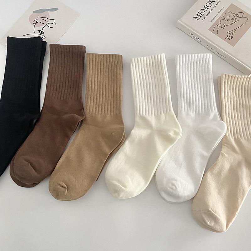 Women's Breathable Odor-resistant Solid Color Mid-calf Cotton Sports Socks