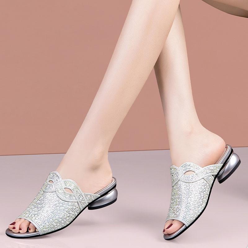 

Summer new low-heeled fashion temperament leak-toe cool slippers wear thick-heeled rhinestone pearl elegant one-word slippers women 41 серебряный