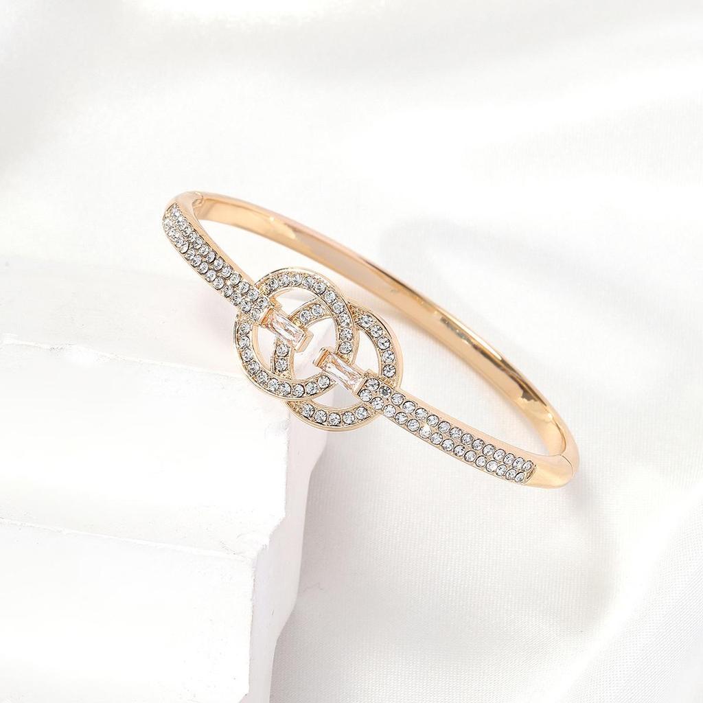 Korean Rhinestone Double Ring Bracelet - Elegant Women's Jewelry for Banquets, Handcrafted High-End Gift, Fresh European & American Style.