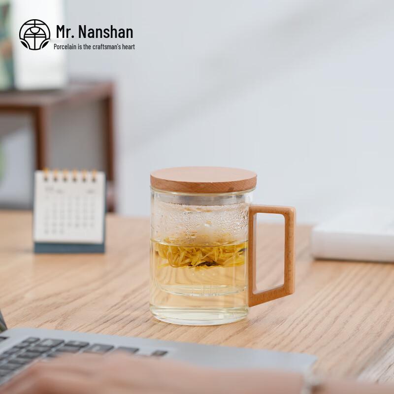 

Qingling Glass Tea Infuser Cup with Beech Wood Lid