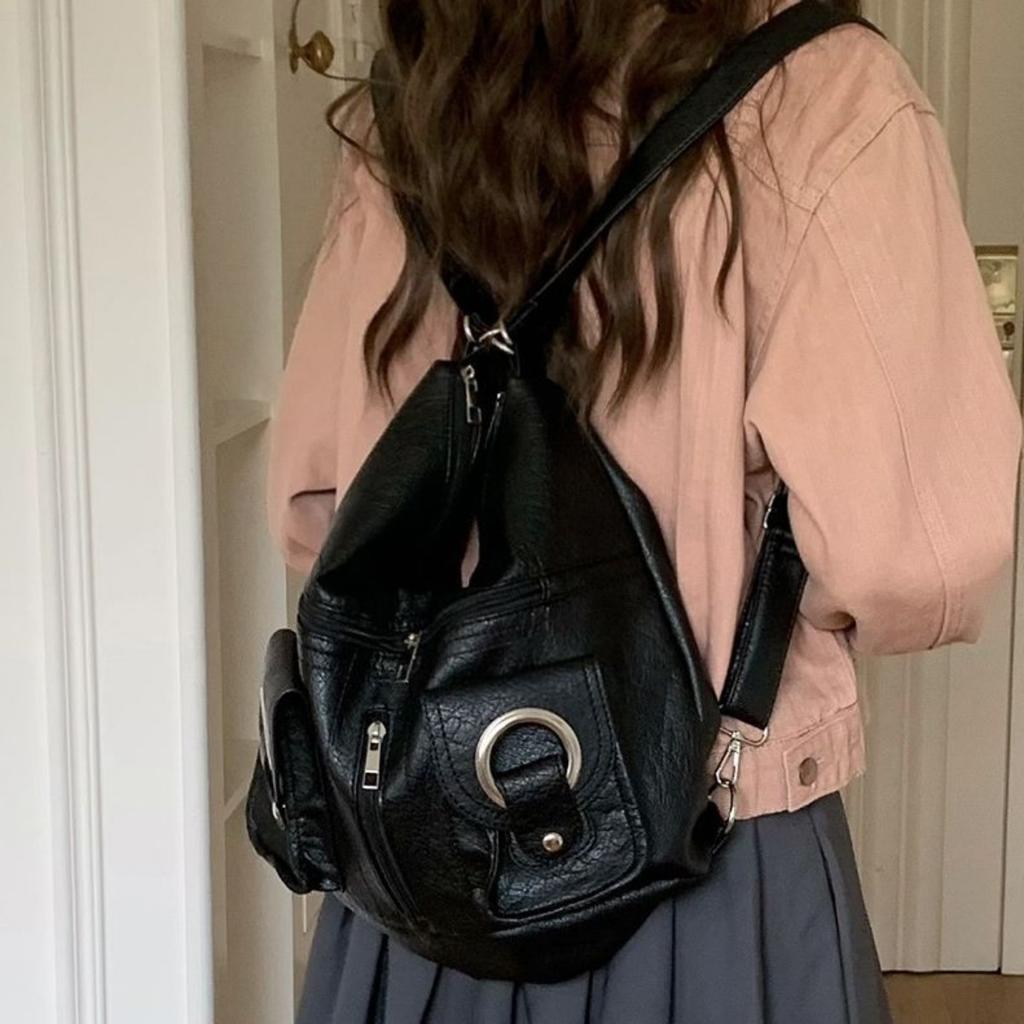 Koreanische Version Schlichte Persönlichkeit Vielseitig Modisch Reißverschlusstasche PU-Leder Tragetasche Schultertasche Pendeln Große Kapazität Rucksack