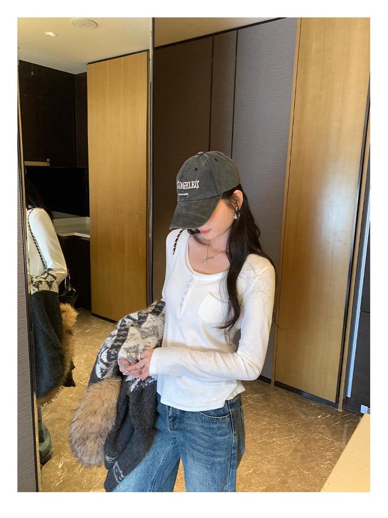 Gentle White Henley Base Layer Women's Slim-Fit Long-Sleeve T-Shirt for Autumn/Winter, New Korean Style.