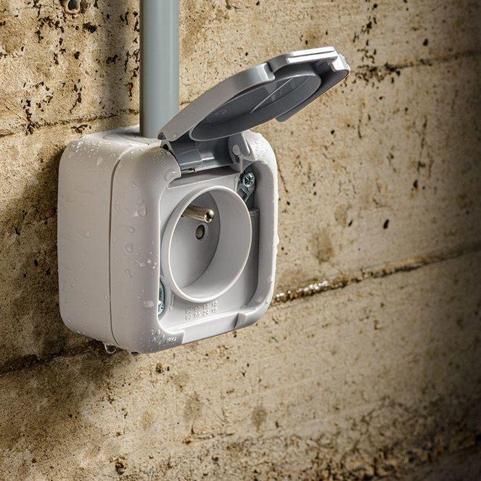 Prise 2P+T étanche grise