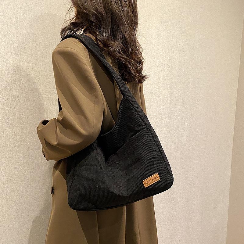 Modische Tragetasche mit großem Fassungsvermögen Damen Frühling Neuer Trend Stilvolle lässige Schultertasche Unterarm-Geldbörse