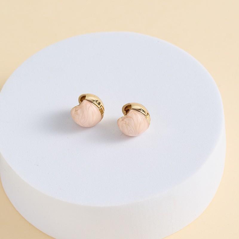 French Retro High-End Oil Drip Buckle Earrings, Fresh Temperament Niche Design Earrings, Light Luxury Earrings, Earrings.