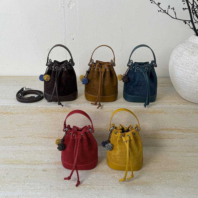 Fashion drawstring handbag versatile bucket bag women's 2025 autumn and winter new commuter shoulder bag trendy messenger bag