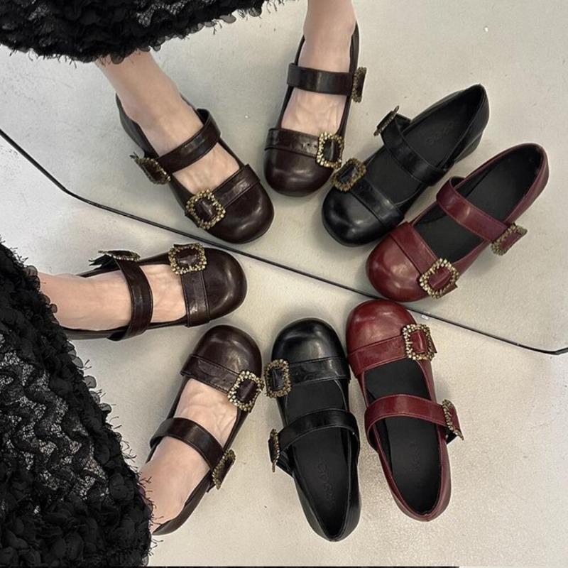 2026Spring Retro Designer Women Mary Jane Shoes New Round Toe Shallow Chunky Heel Shoes Metal Buckle Non-slip Block Heel Pumps