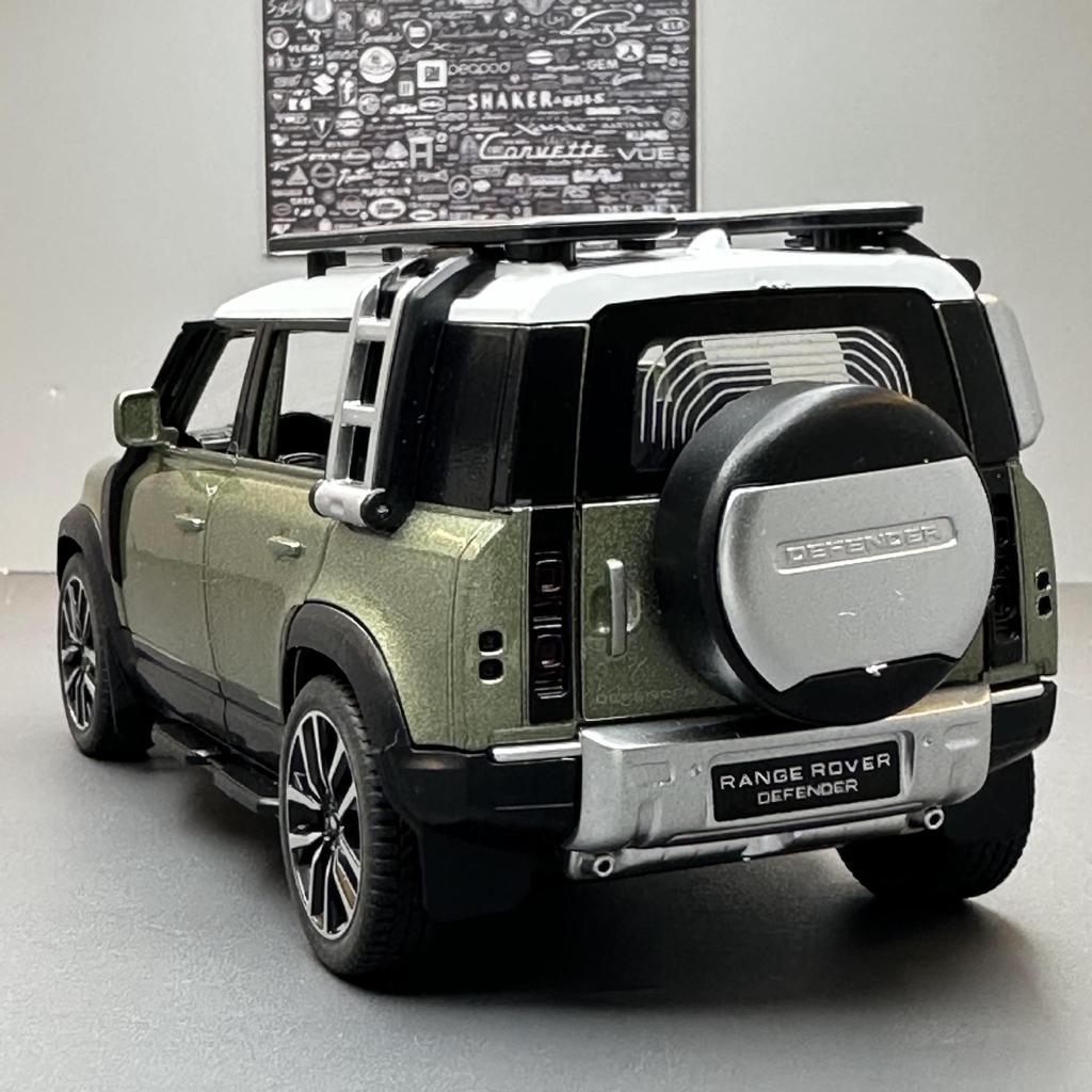 1/32 Scale LAND Rover Defender 110 Toy Car Model Alloy Diecast SUV Sound Light Pull Back Model Car Toy for Boy Gifts Collection
