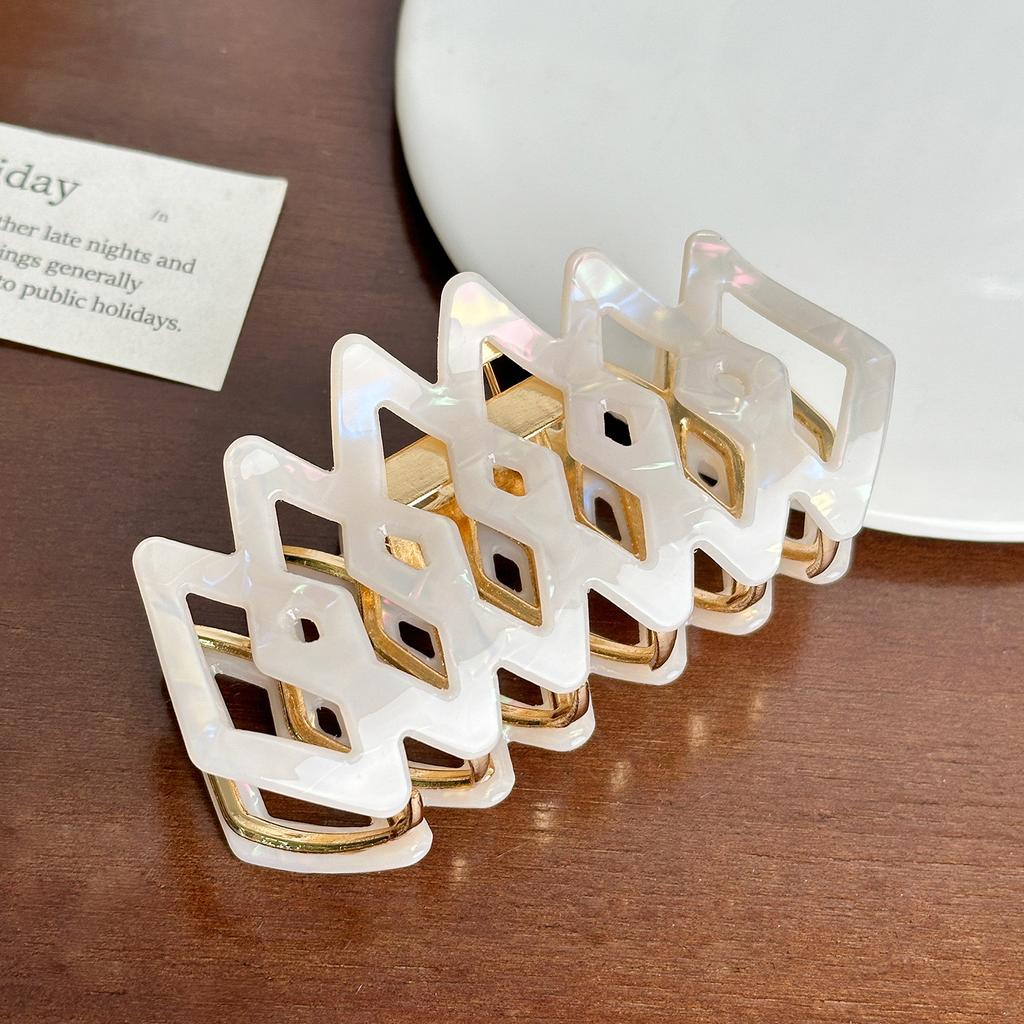 Acetate Chic Hair Claw Clip With Trendy Line Patterns In Vibrant Colors For Women