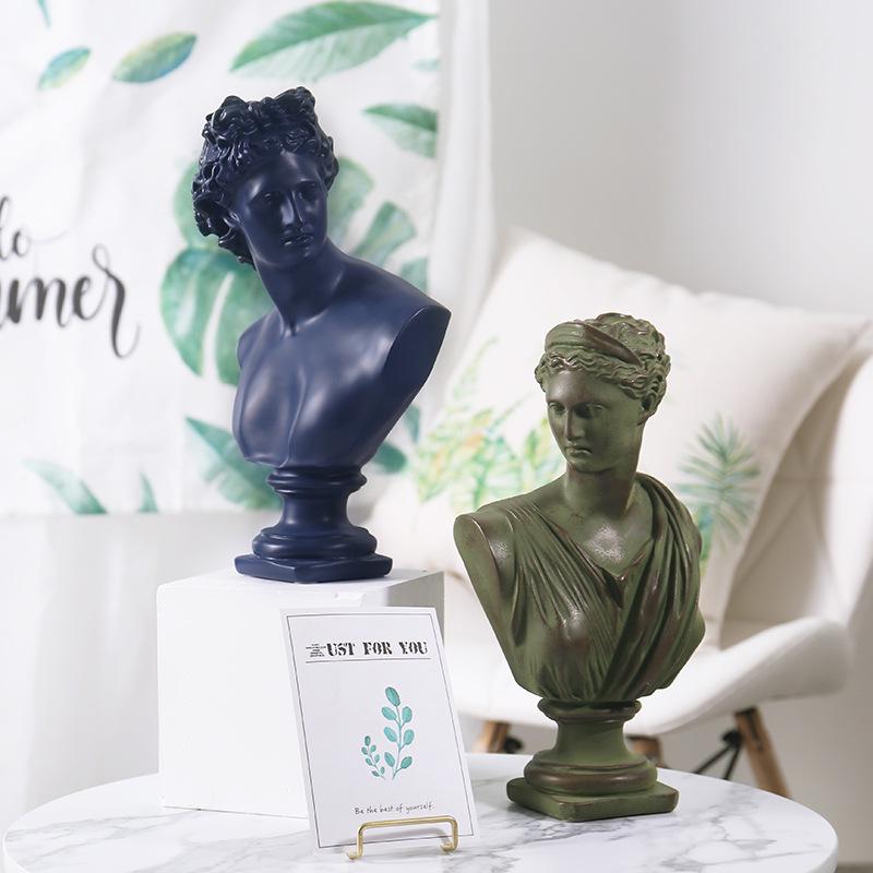 European Style Thinker Sculpture: Creative Ornament for Bookcases and Wine Cabinets
