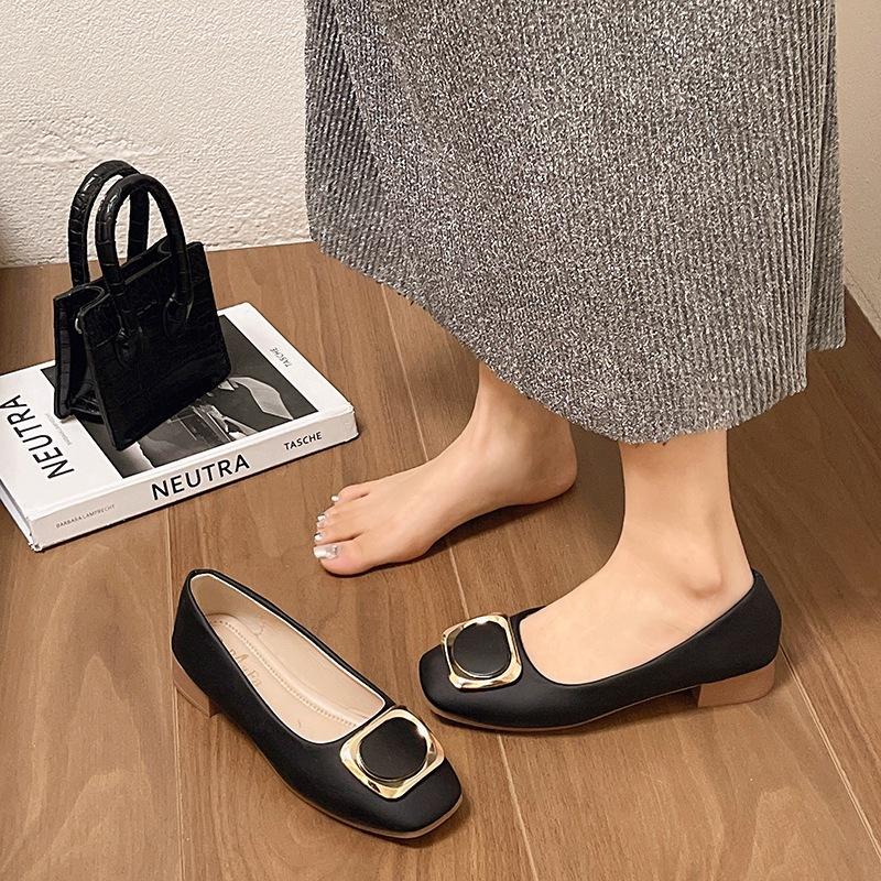 Evening wind square head single shoes women's 2025 new spring and autumn models are beautiful with skirts, low heels and soft soles, and a pedal 