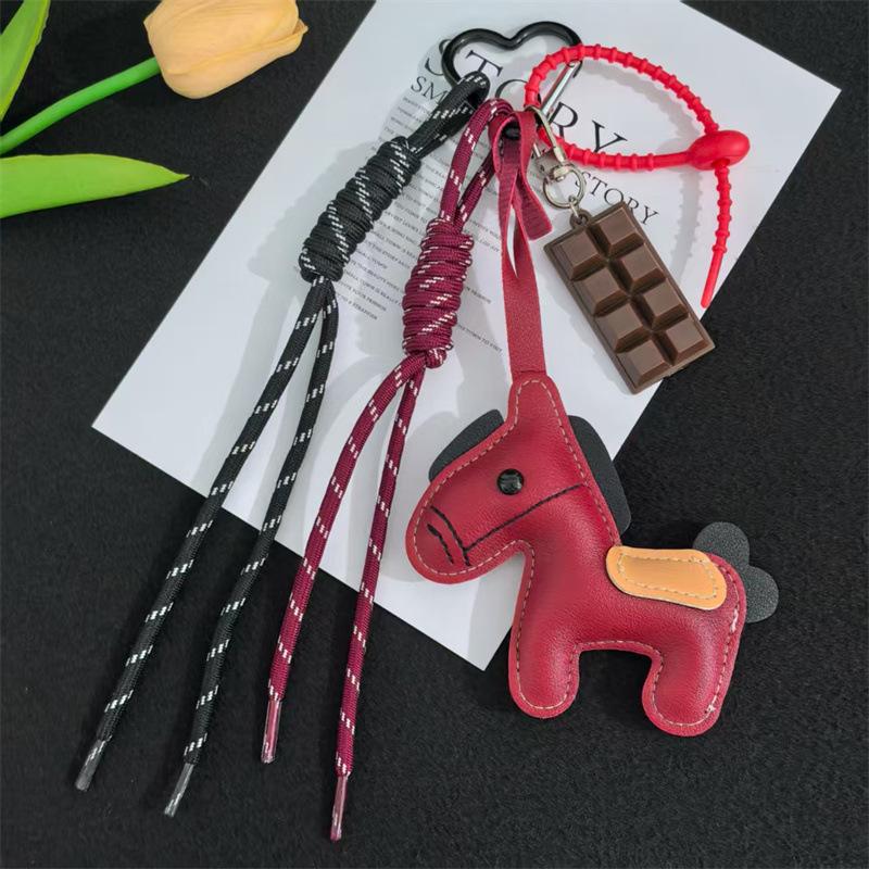 

1 шт. Кожаный брелок-пони, плетеный шнурок, подвеска для рюкзака, аксессуары для подвешивания на сумку для телефона, DIY украшение