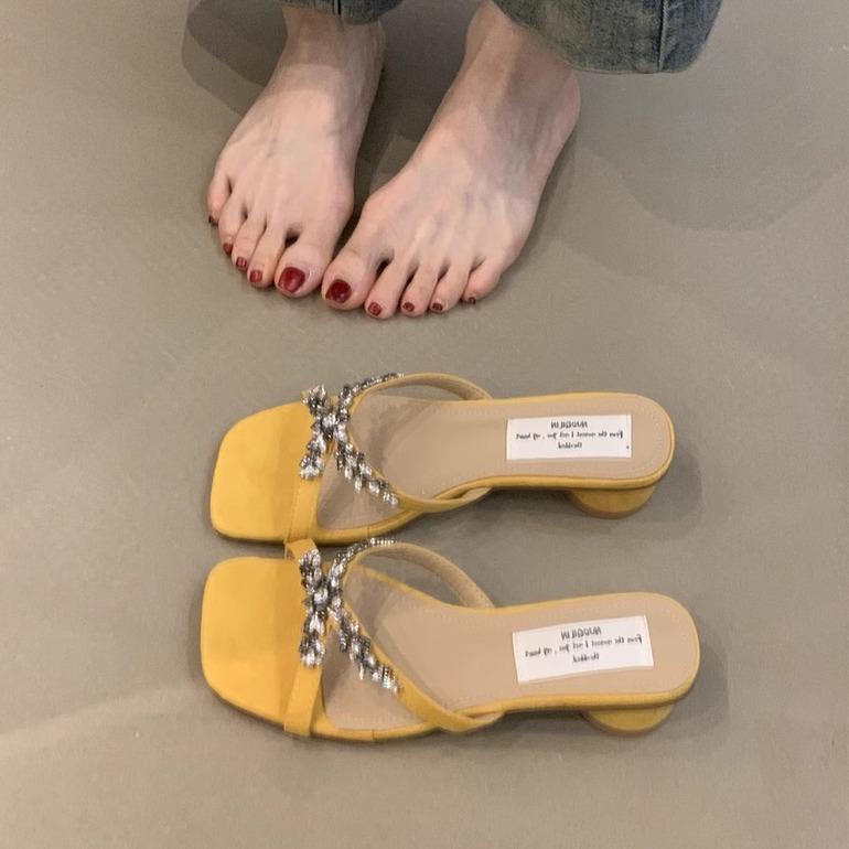 2025 summer French temperament socialite rhinestone open-toed word with thick heels high heels gentle fairy cool slippers