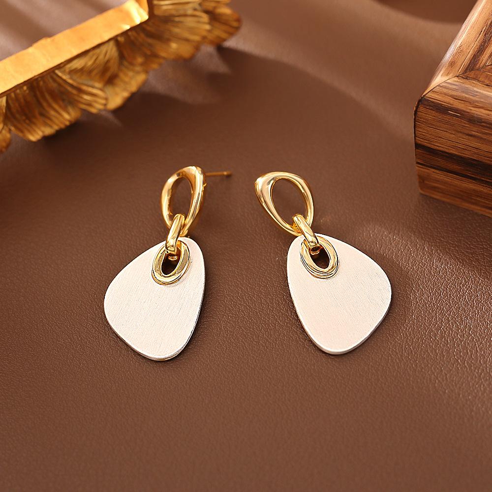 Creative brushed triangle drop earrings women minimal elegant geometric studs aesthetic niche personalized fashion jewelry statement accessories