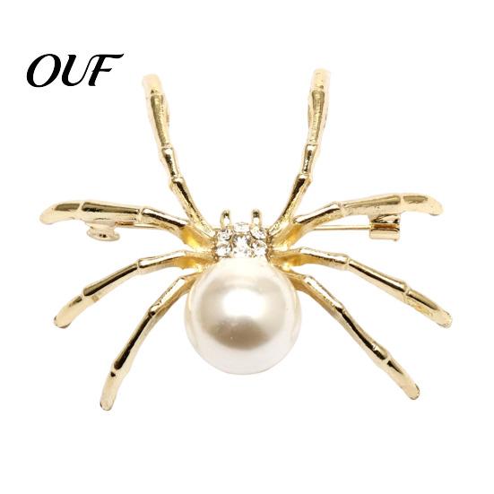 Spider Pin Brooch for Women Men, Faux Crystal Gothic Sparkling Diamond Insect Brooch, Halloween Punk Vampire Costume Accessories Cosplay Party Dainty