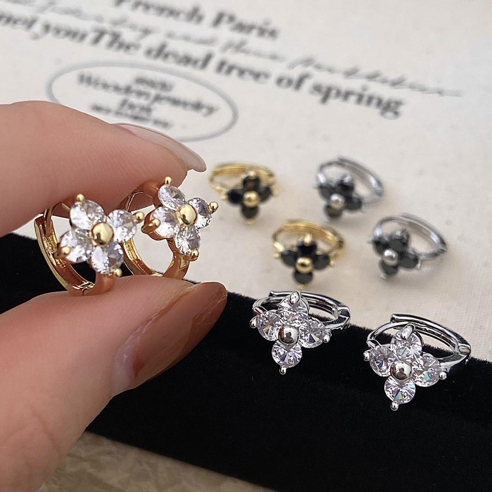 Elegant Four-leaf Clover Earrings Trendy and Simple Women's Earrings
