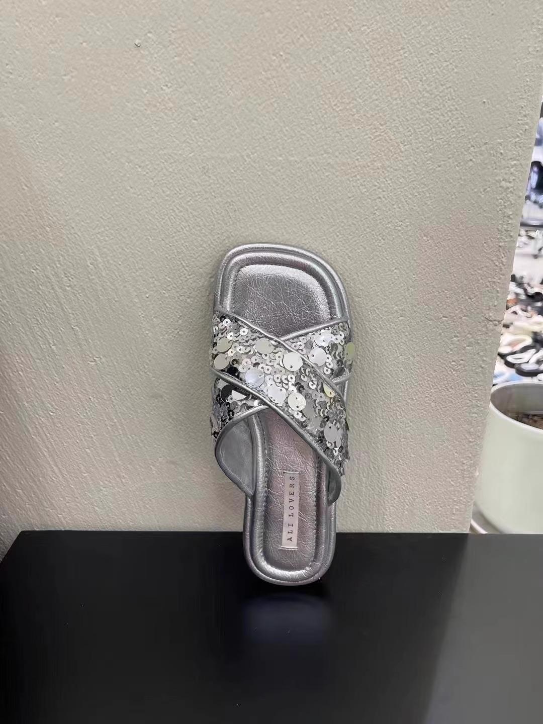 

Premium sequined flat-bottomed cool slippers female summer outer wear fairy slippers temperament soft-bottomed beach mop 35 серебряный