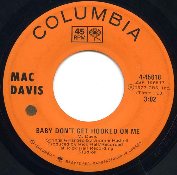 

7-дюймовая пластинка MAC DAVIS Baby Dont Get Hooked On Me Поэма 455618 Columbia 1972 Канада Поп Б/у