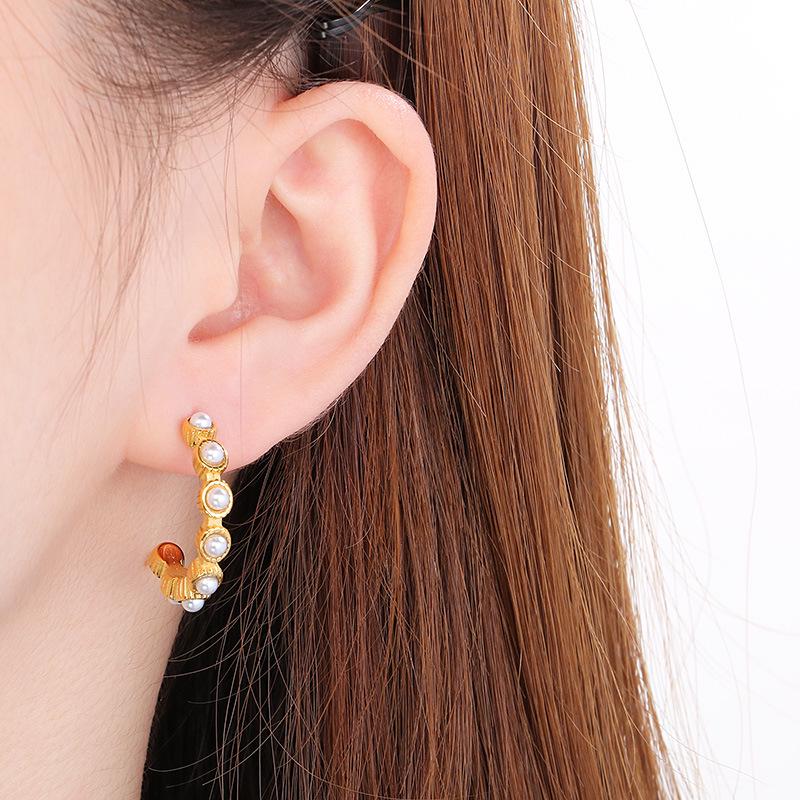 18K Gold U-Shaped Shell Pearl Stainless Steel Stud Earrings with Textured Design