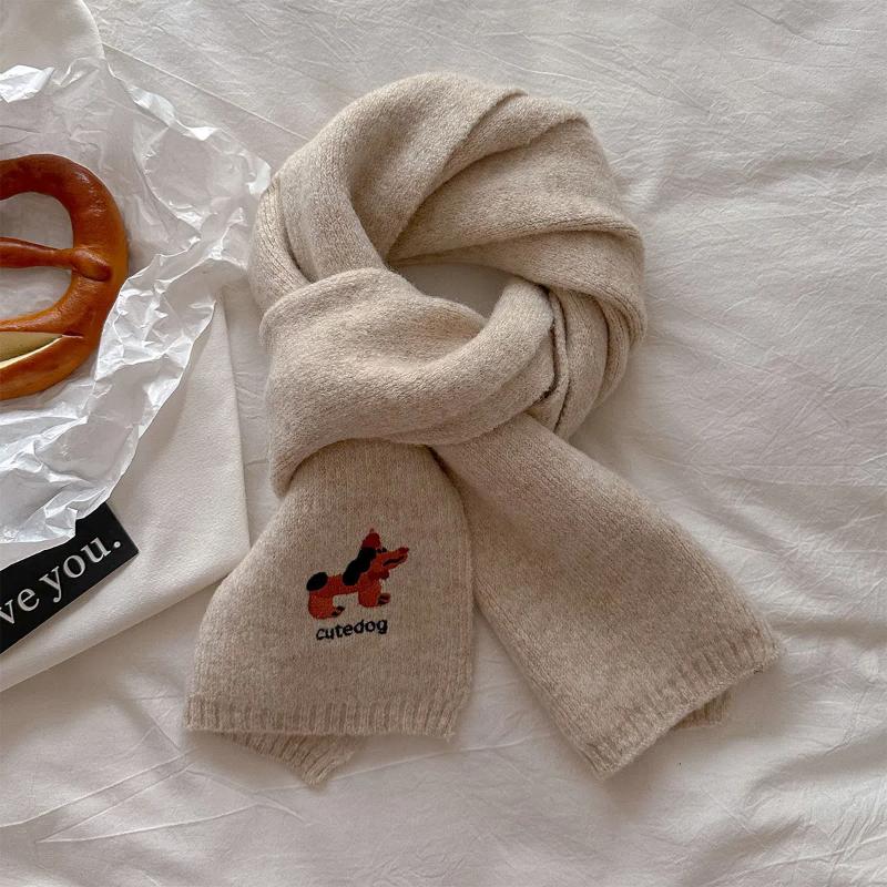 

2024 Новый теплый и универсальный вязаный шарф в стиле колледжа с милой вышивкой в виде маленькой собачки для женщин на осень и зиму 22x144cm