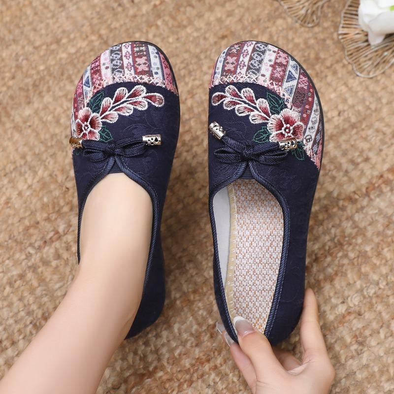 Women's Shoes, Mother's Shoes, Plus-size Women's Shoes, Breathable Cloth Shoes, Versatile Embroidered Shoes, Shallow-mouth Slip-on Shoes.