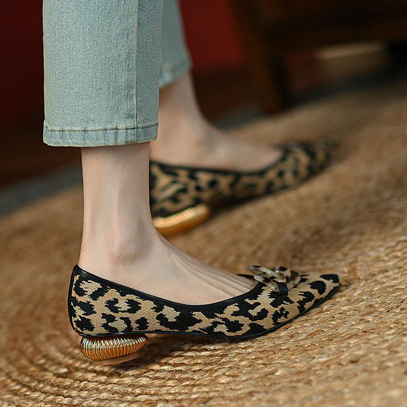 2023 new spring and autumn versatile leopard print pointed head shallow mouth niche French women's shoes retro thick heel flat sole shoes women