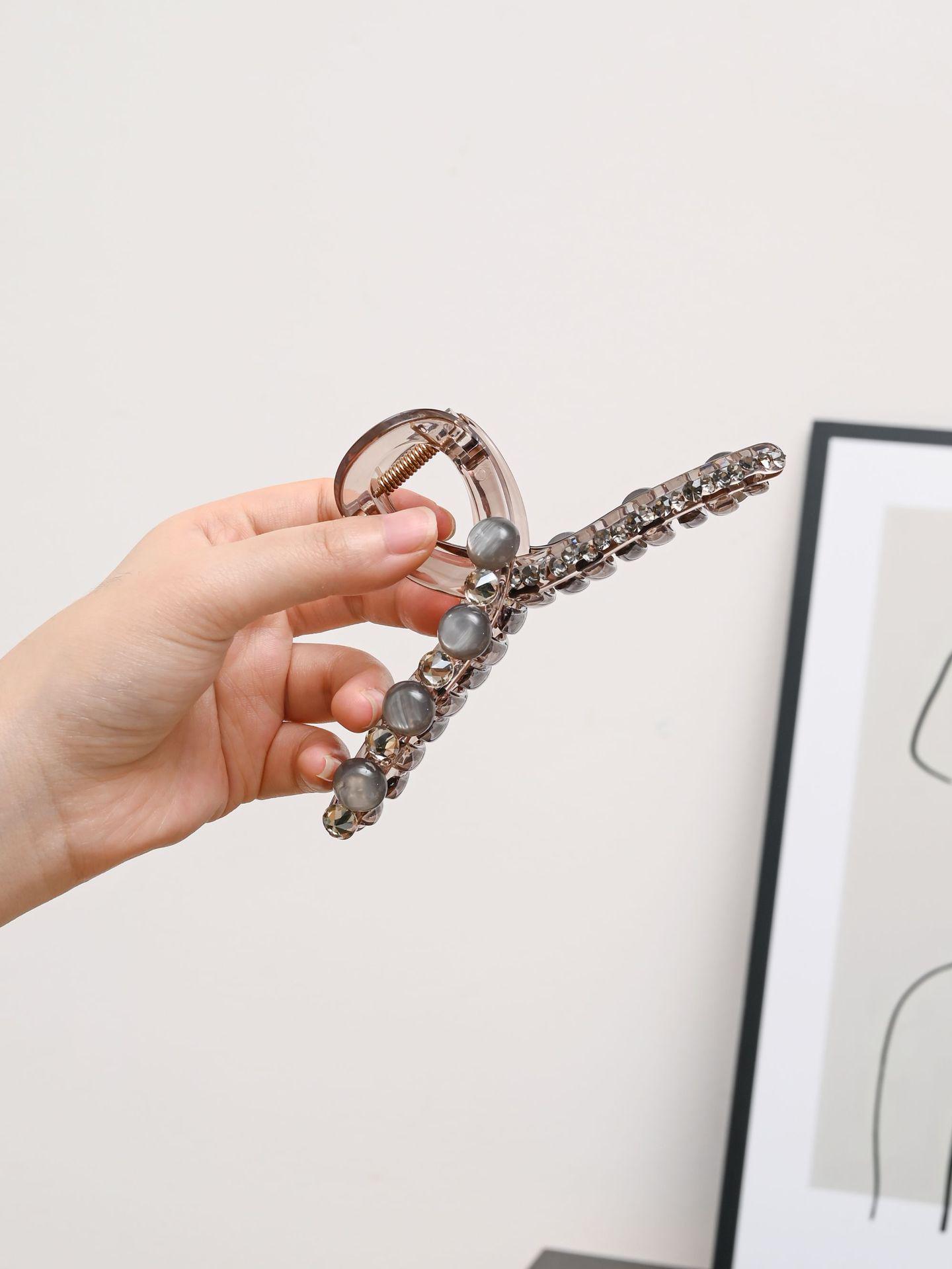 

2025 Exquisite Light Luxury Women s High-End Shark Hair Clip for Elegant Updos