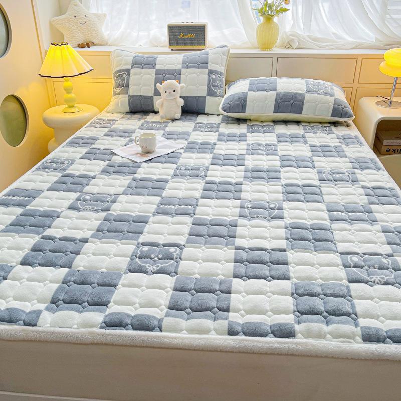 Milk Velvet Mattress Topper Warm Quilted Bed Sheet for Winter Warm Thin Tatami Mat Pad Mattress Protector Cover for Double Beds