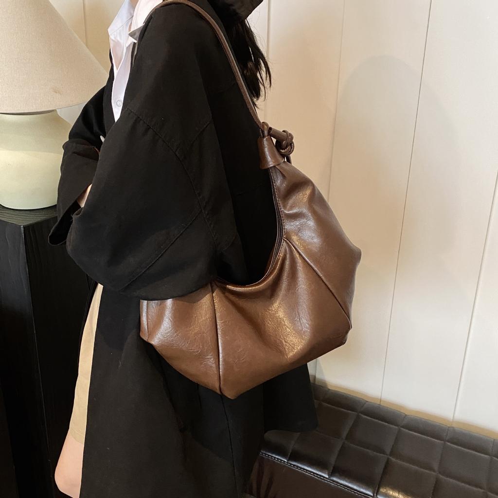 Premium Sense Bag Women's Large Capacity 2025 New Trendy Autumn and Winter Retro Niche Design Messenger Bag Commuter Dumpling Bag