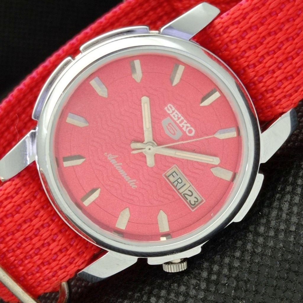 

REFURBISHED VINTAGE SEIKO 5 AUTO 7009A JAPAN MENS D/D RED WATCH 588c-a313927-2 SKU588c-a313927