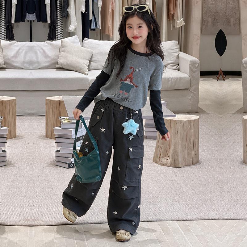 Girls' 2026 Autumn Korean Style Two-Piece Cartoon T-Shirt Set with Star Pocket Cargo Pants