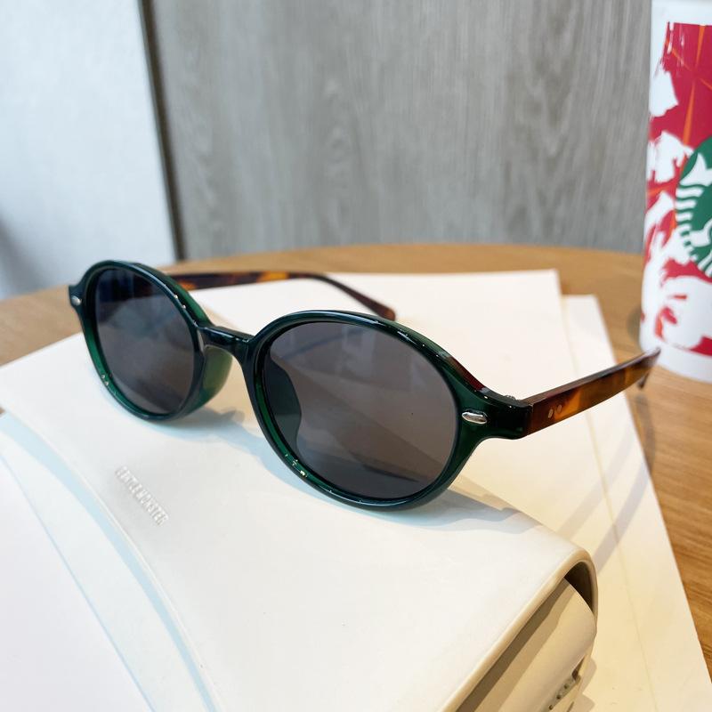 Trendy Small Oval Sunglasses Women Men Rivets Shades Retro Round Steampunk Luxury Sun Glasses uv400 Protection Outdoor Eyewear