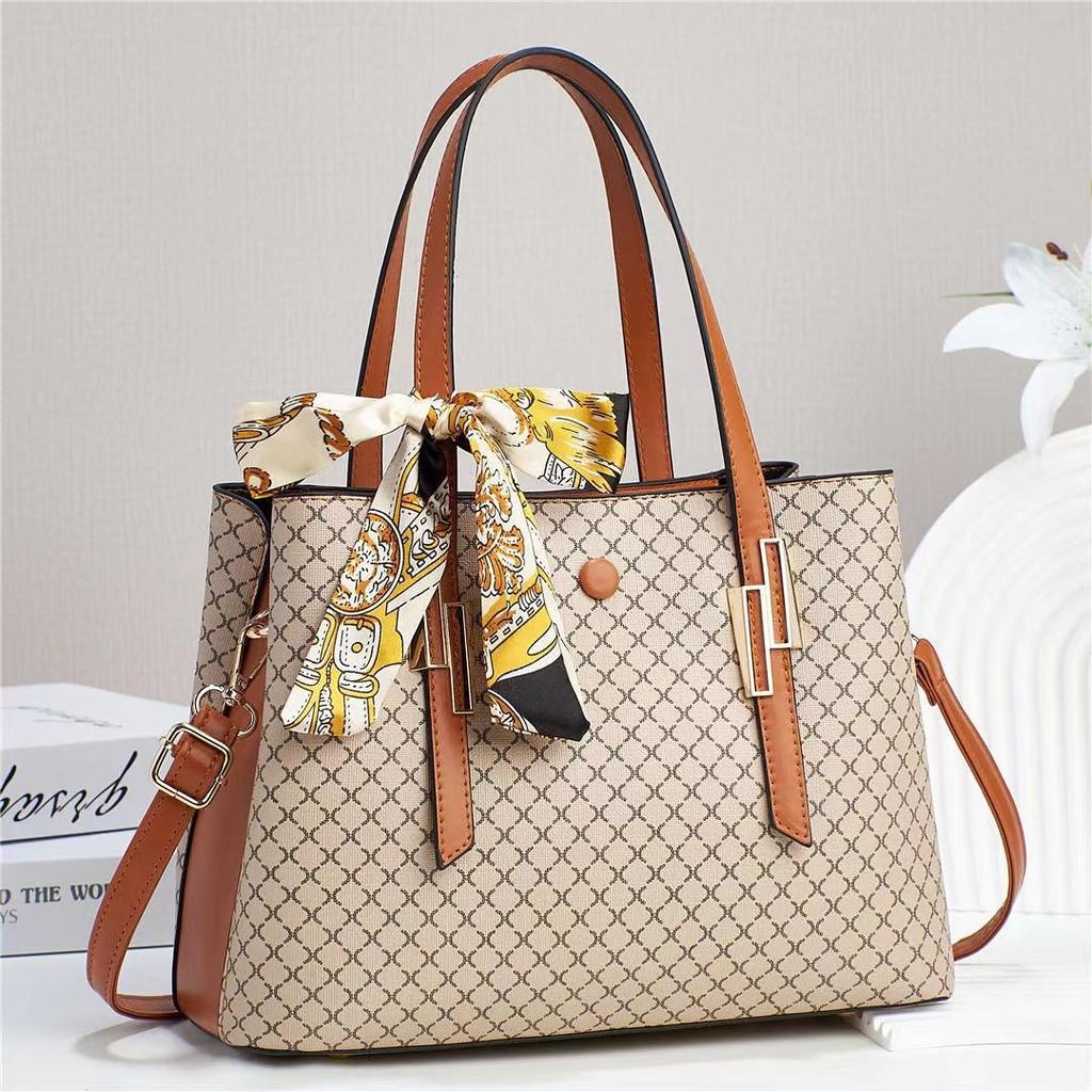 Stylish Versatile Large Capacity Womens Handbag For Everyday Use With Trendy Design