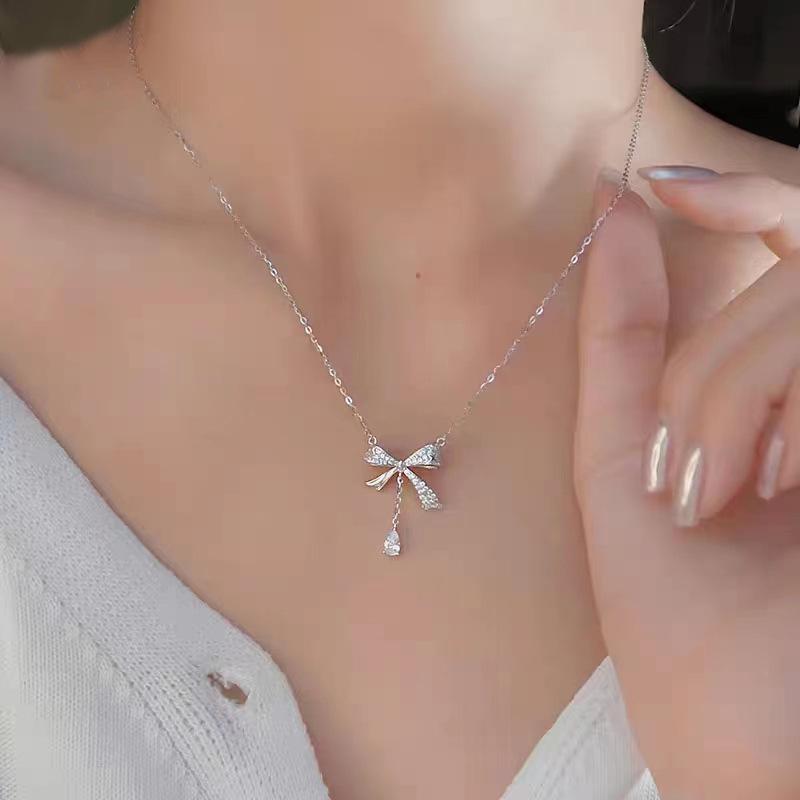 Titanium Steel Necklace: Non-Fading, Flashing Bow, Versatile Tassel Clavicle Chain for a Light Luxury Look