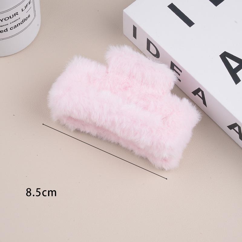 Large Milk Coffee Plush Claw Clip: Fluffy Autumn/Winter Hairpin for Women