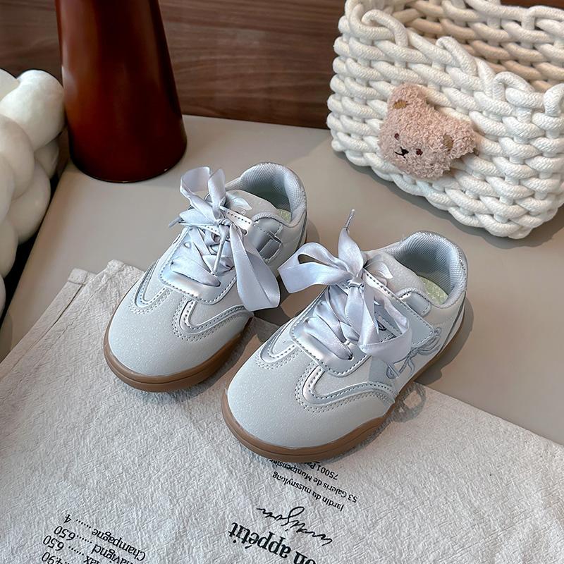 

Girls Casual Shoes Non-slip Sweet Bows Kids Flat Shoes Soft Sole Comfort 2025 New Fashion Children Princess Shoes Ribbon Sports 22 серебряный