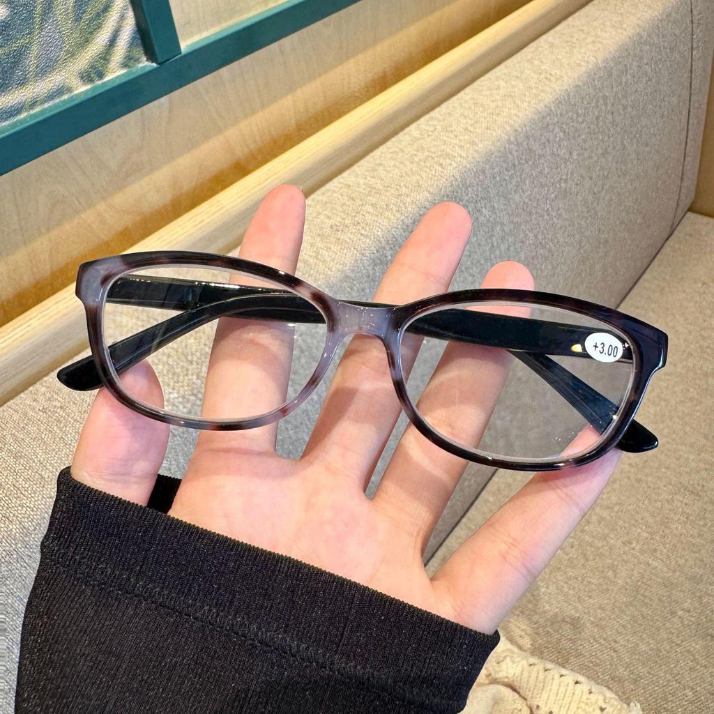 Stylish Ultralight Tortoiseshell Reading Glasses for Adults with High-Definition Lenses and Spring Temples