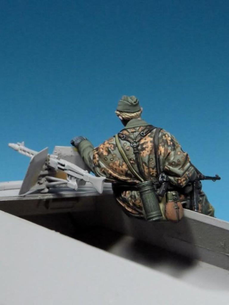 The Bodi 1/35 WWII German Waffen-SS Sd.Kfz 251 Crew Part 4 Resin Kit TBO35222 (Person)