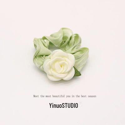 Elegantní gumička do vlasů Kamélie - Korejská retro květinová velká scrunchie pro ženy