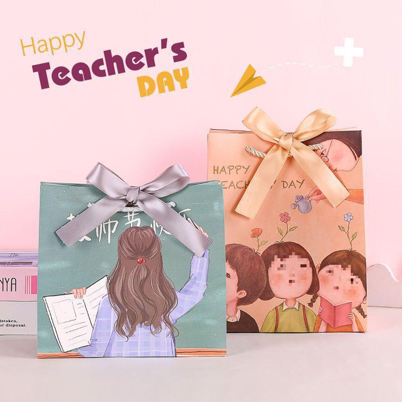 Teacher's Day Gift Set: Greeting & Thank You Cards, Kindergarten Cartoon Paper Bag.