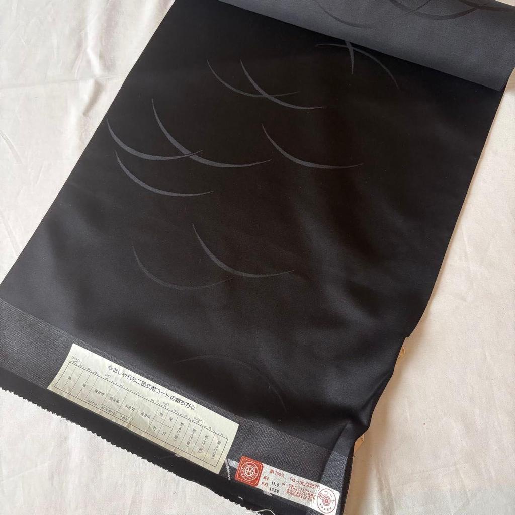 Used Fabric roll: Pure silk two-piece rain coat, Nishijin-ori, 100% silk, water-repellent, black base, textured pattern, for remaking