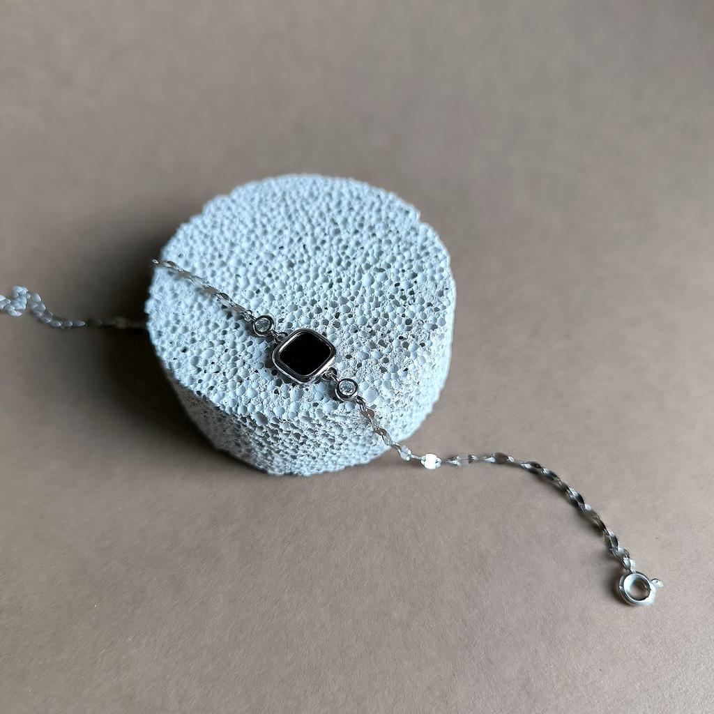 Silver Bracelet with Natural Onyx, Cubic Zirconia, Product Weight 2.32 G (2160281)