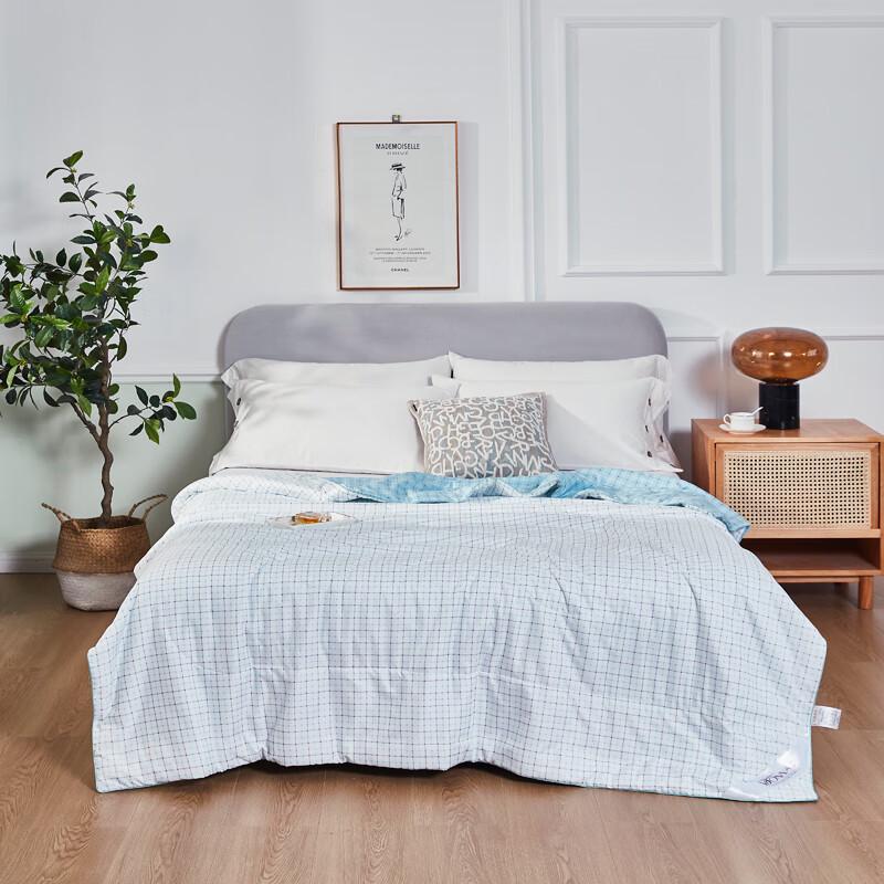 Elegant Love Square Grid Summer Quilt