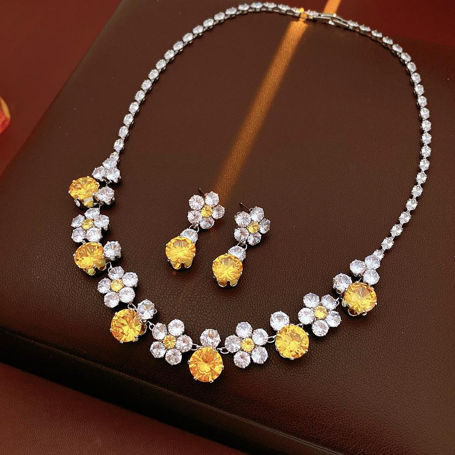 2 Pcs Elegant Zircon Flower Pendant Necklaes for Women Geometric Dangle Earrings Luxury Copper Jewelry Set for Party Wedding N