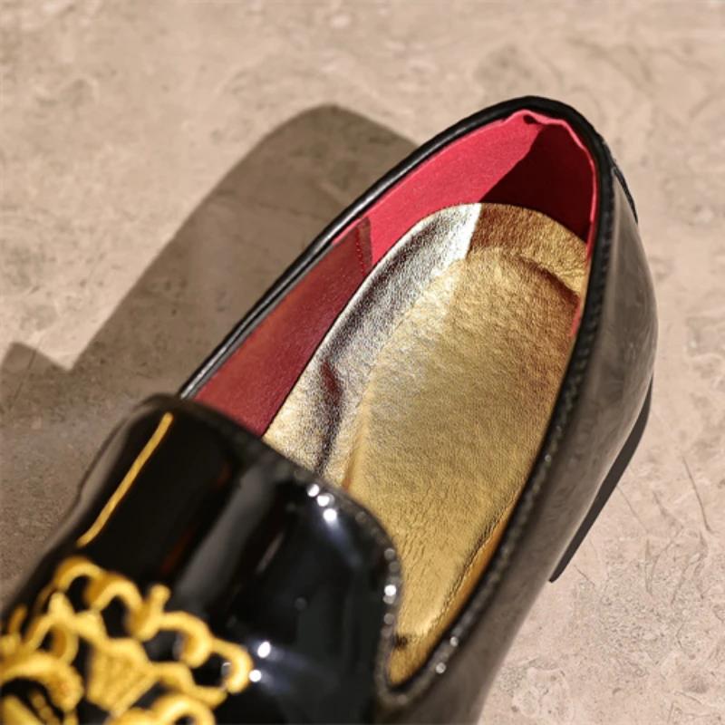 Fashion 2025 New Men Dress Shoes Designer Embroidered Moccasins Luxury High Quality Men Casual Shoes Fashion Patent Leather Loafers Male
